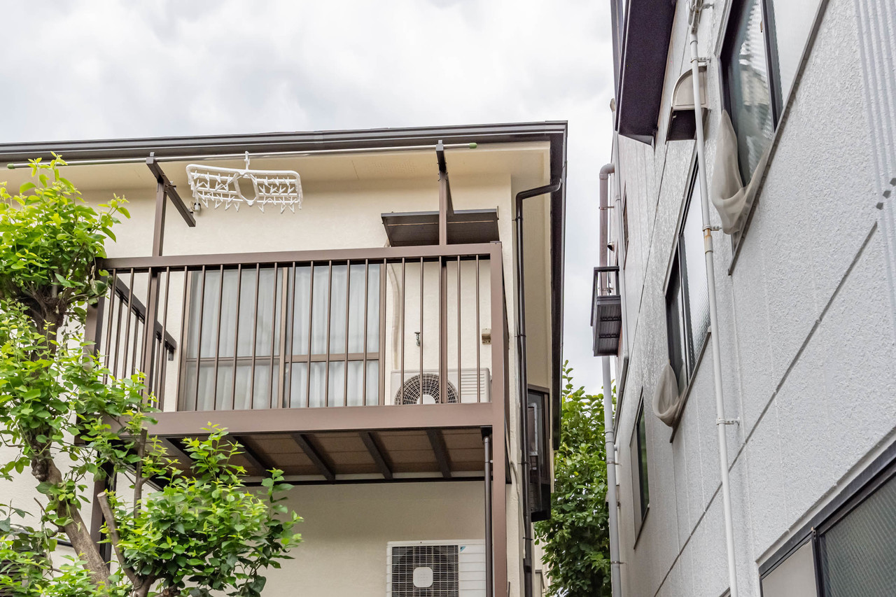 外壁塗装された建物