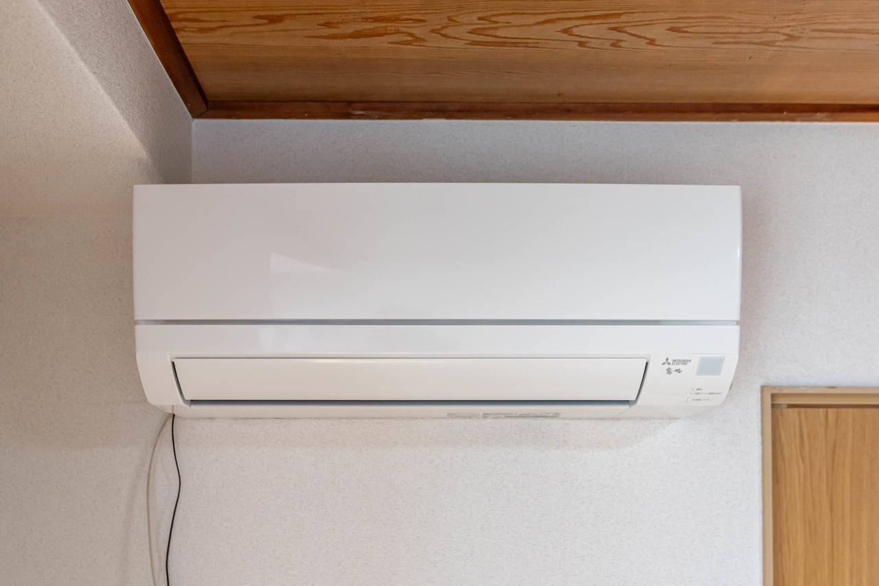 省エネタイプの新品のエアコン