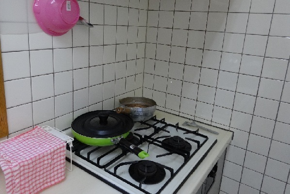サビてボロボロになった外階段