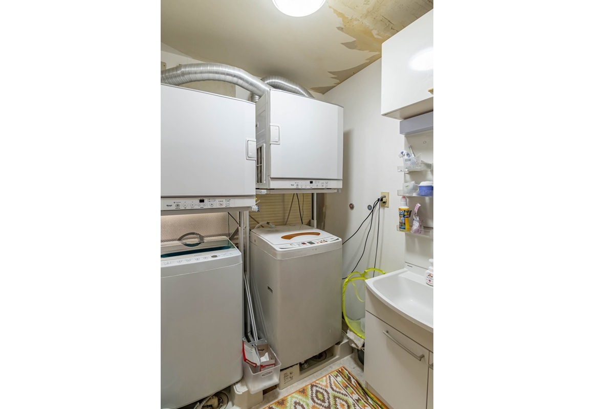 外壁塗装された建物