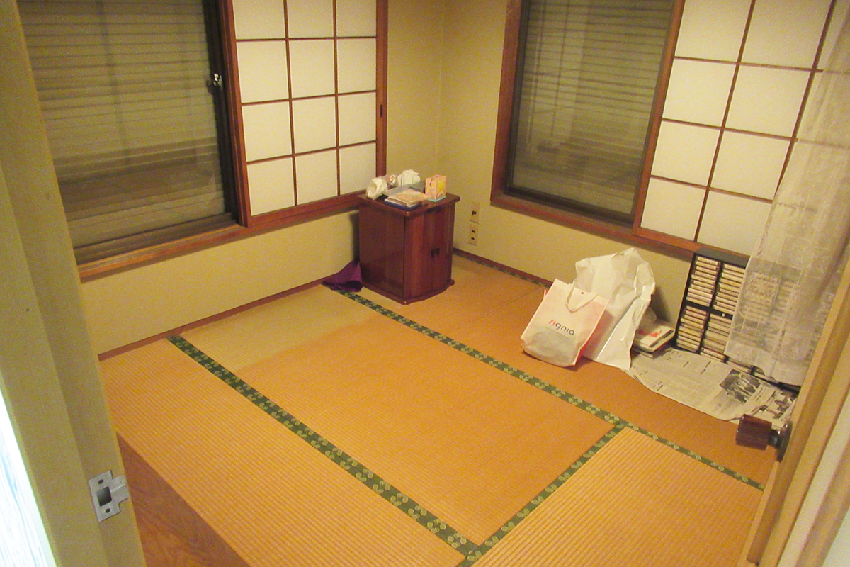 色あせてしまった畳の和室